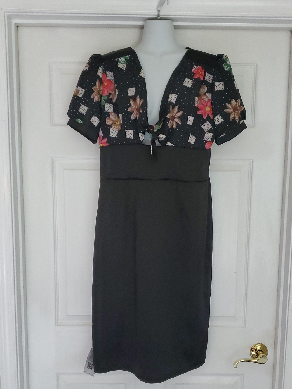 Queen Of Hearts - NWT - Floral Tie-Front Black Dress